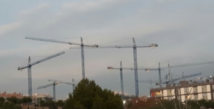 grúas durante la construcción de edificios