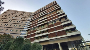 Bloque pisos en la ciudad de Barcelona