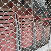 comercio cerrado persiana bajada